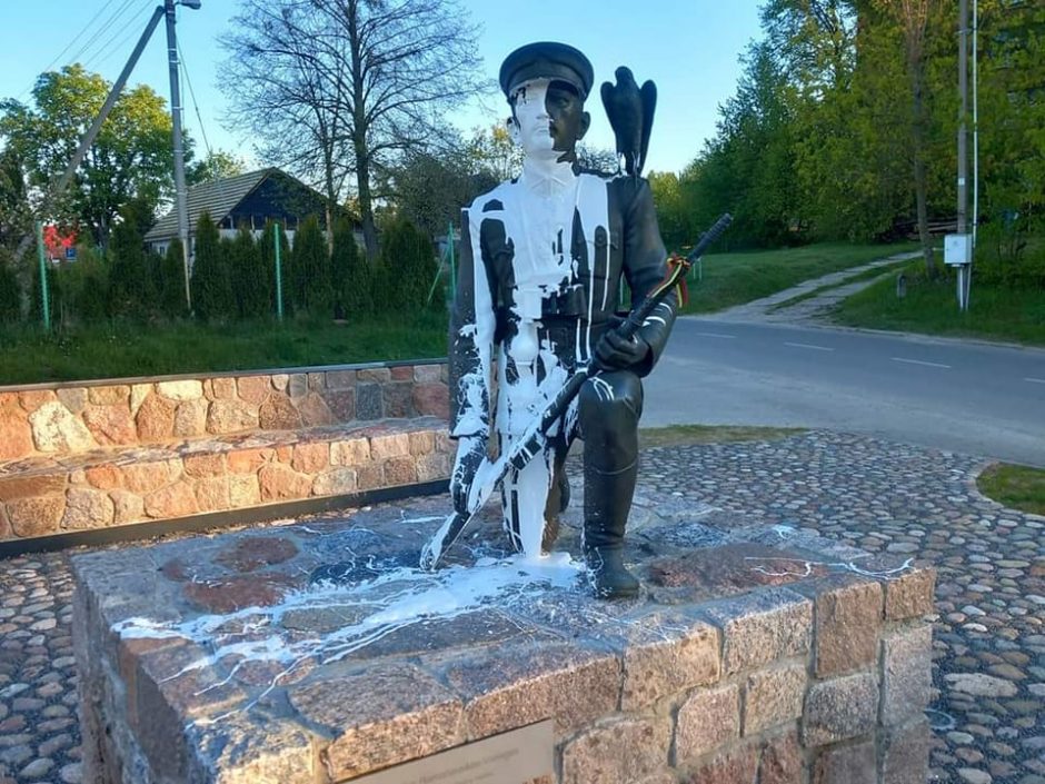 Prezidentūra: išpuoliai prieš paminklus partizanų vadui – neapykantos nusikaltimai