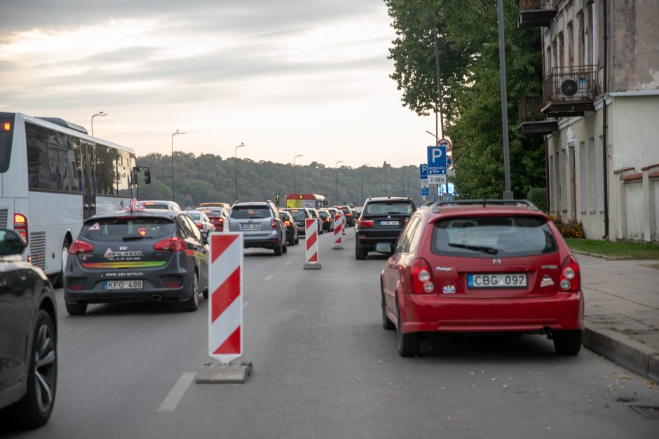 Kaune automobilių spūstys tapo neišvengiamos?