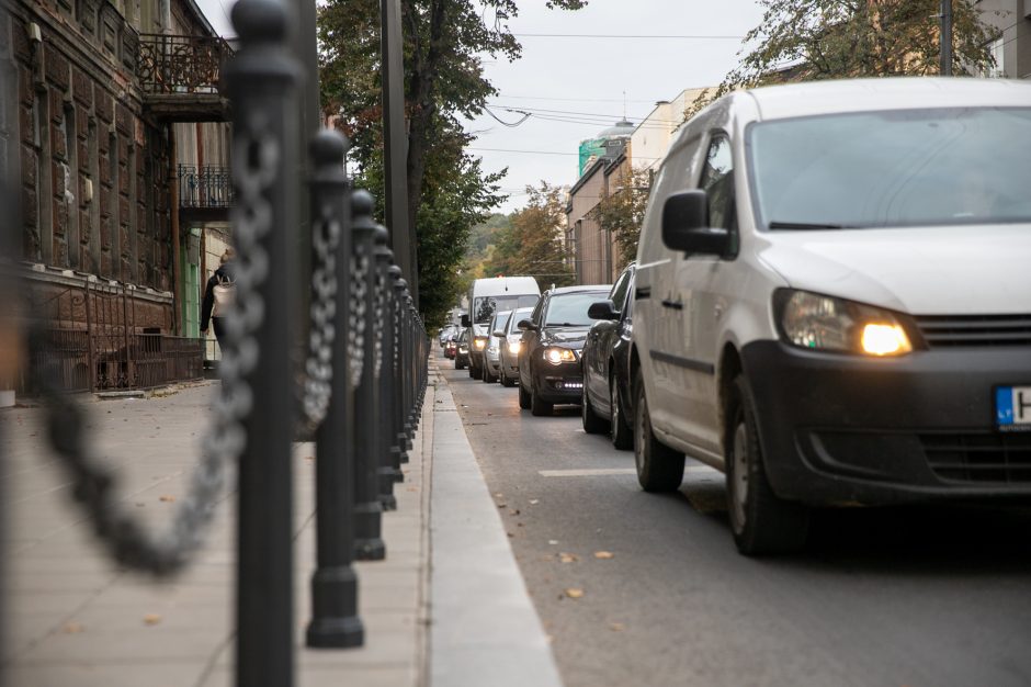 Kaune automobilių spūstys tapo neišvengiamos?