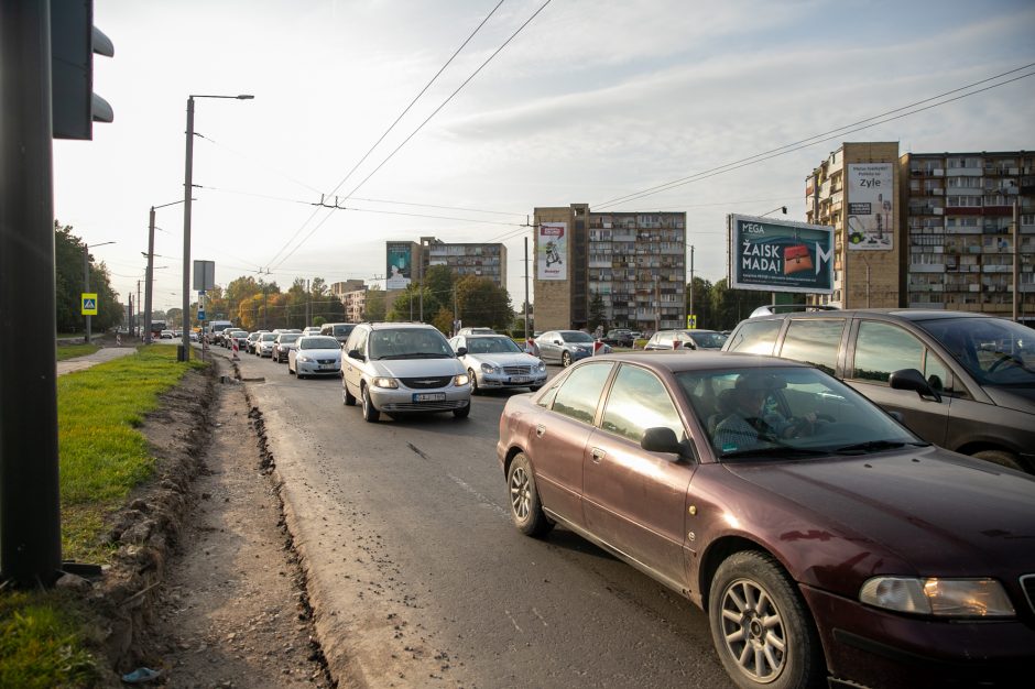 Kaune automobilių spūstys tapo neišvengiamos?