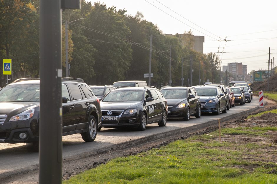 Kaune automobilių spūstys tapo neišvengiamos?