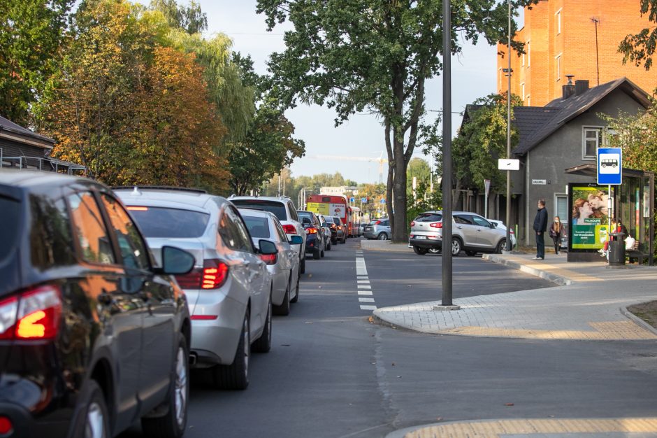 Kaune automobilių spūstys tapo neišvengiamos?