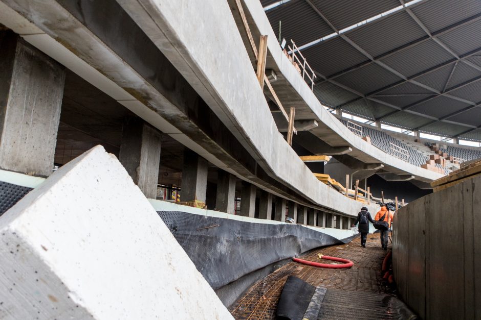 Vilnius griauna stadioną, Kaunas laukia atidarymo