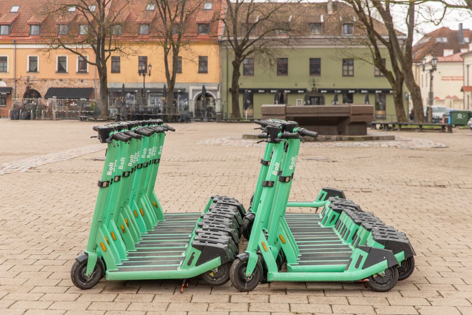 Nuomojami paspirtukai Kaune kuria chaosą