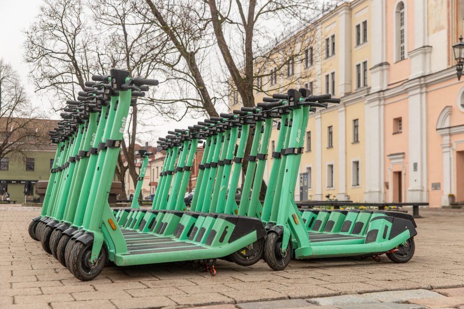 Nuomojami paspirtukai Kaune kuria chaosą