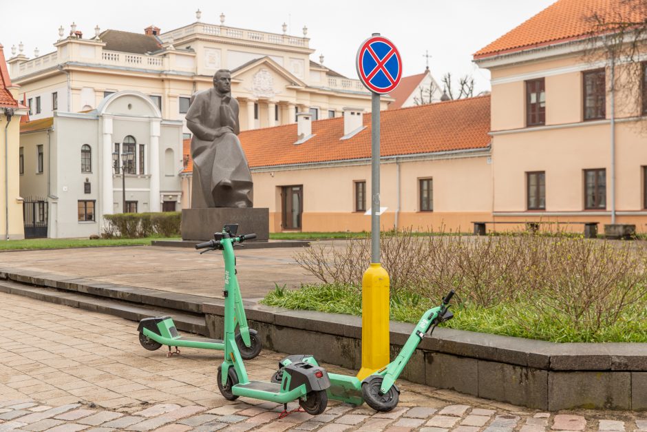 Nuomojami paspirtukai Kaune kuria chaosą