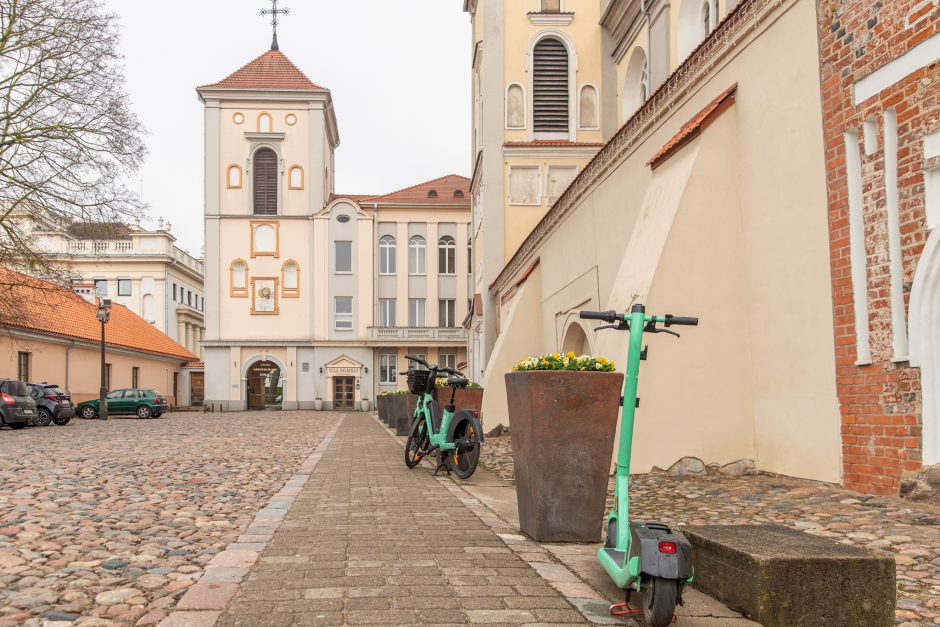 Nuomojami paspirtukai Kaune kuria chaosą