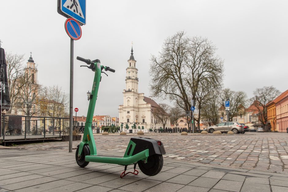 Nuomojami paspirtukai Kaune kuria chaosą