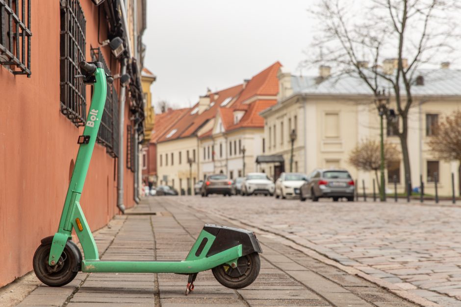 Nuomojami paspirtukai Kaune kuria chaosą