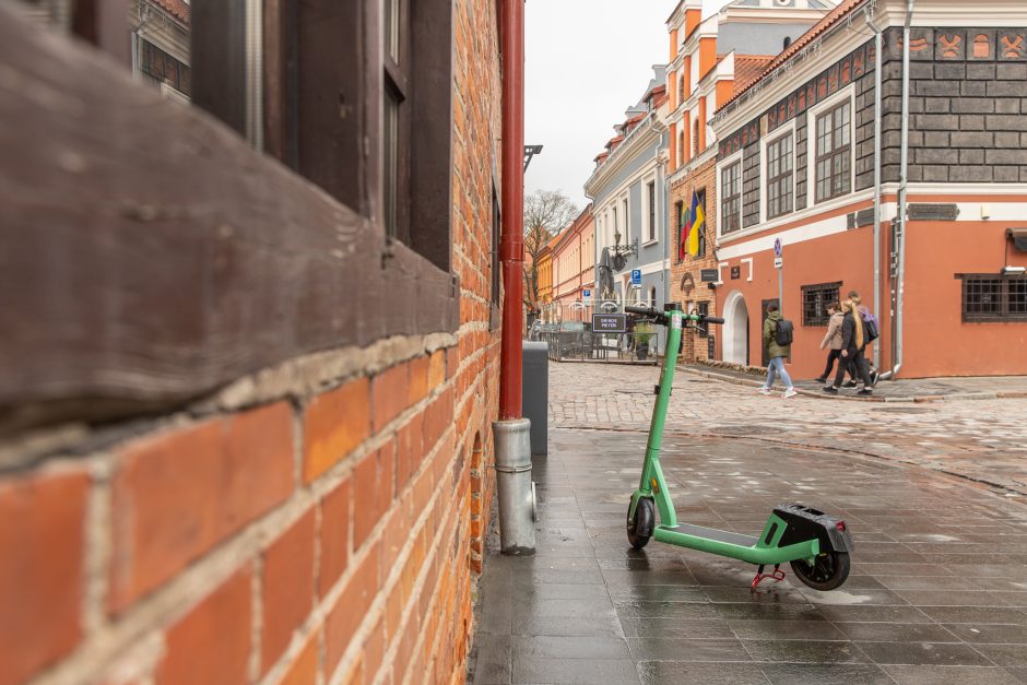 Nuomojami paspirtukai Kaune kuria chaosą