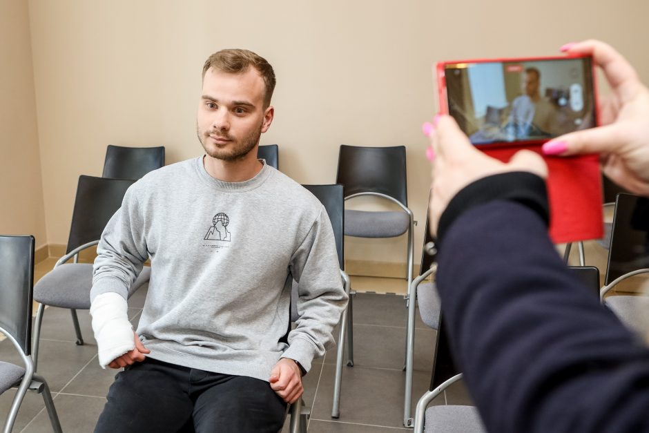 R. Jakščio ateitis – vis niūresnė: perspektyvą praleisti vasarą už grotų papildė įkalinimas namuose 