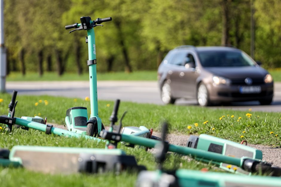 Nuomojami paspirtukai Kaune kuria chaosą