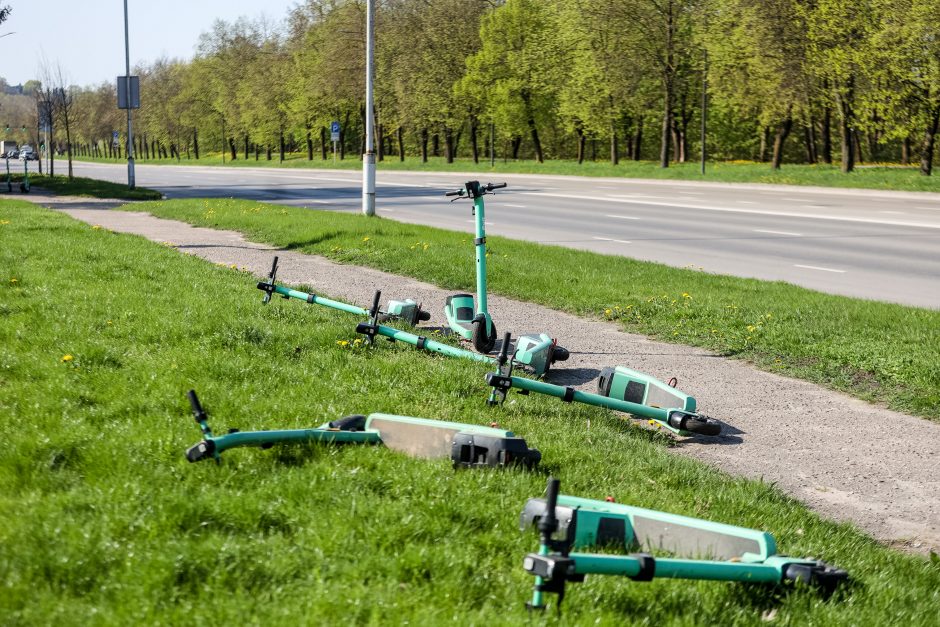 Nuomojami paspirtukai Kaune kuria chaosą