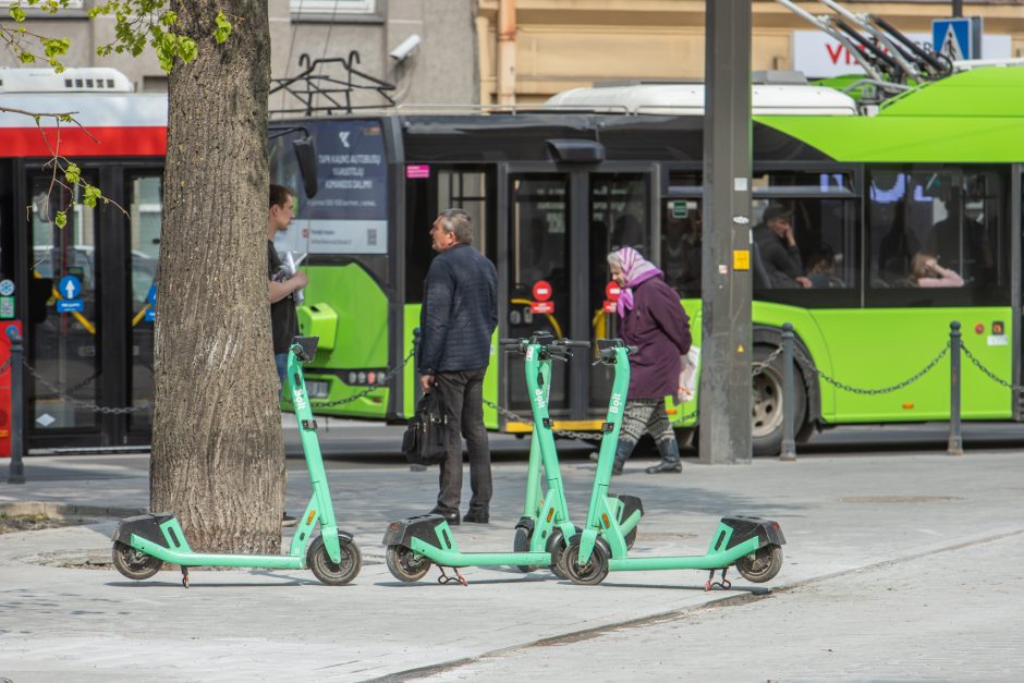 Nuomojami paspirtukai Kaune kuria chaosą