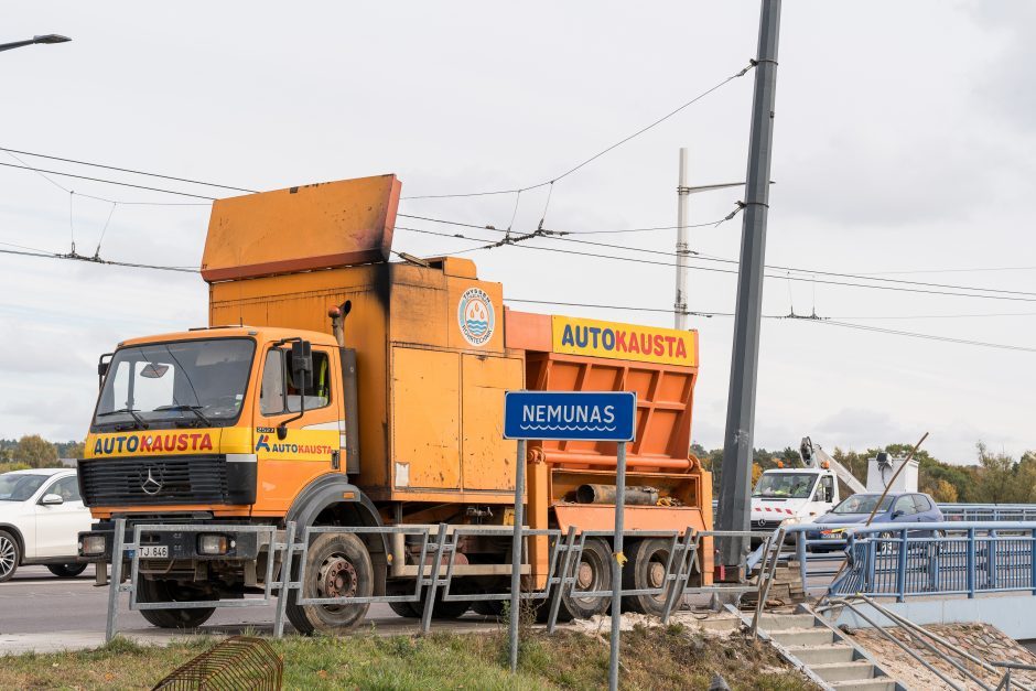 Panemunės tiltą apgriovusi ukrainietė įkalinta naktimis namuose, bet į darbą galės išvykti ir tada