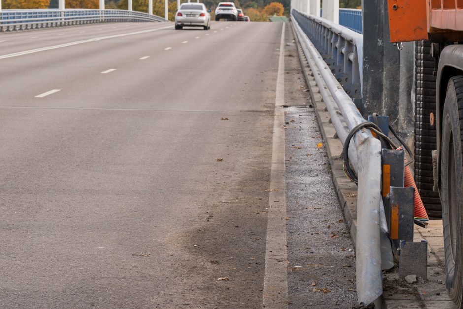 Panemunės tiltą apgriovusi ukrainietė įkalinta naktimis namuose, bet į darbą galės išvykti ir tada