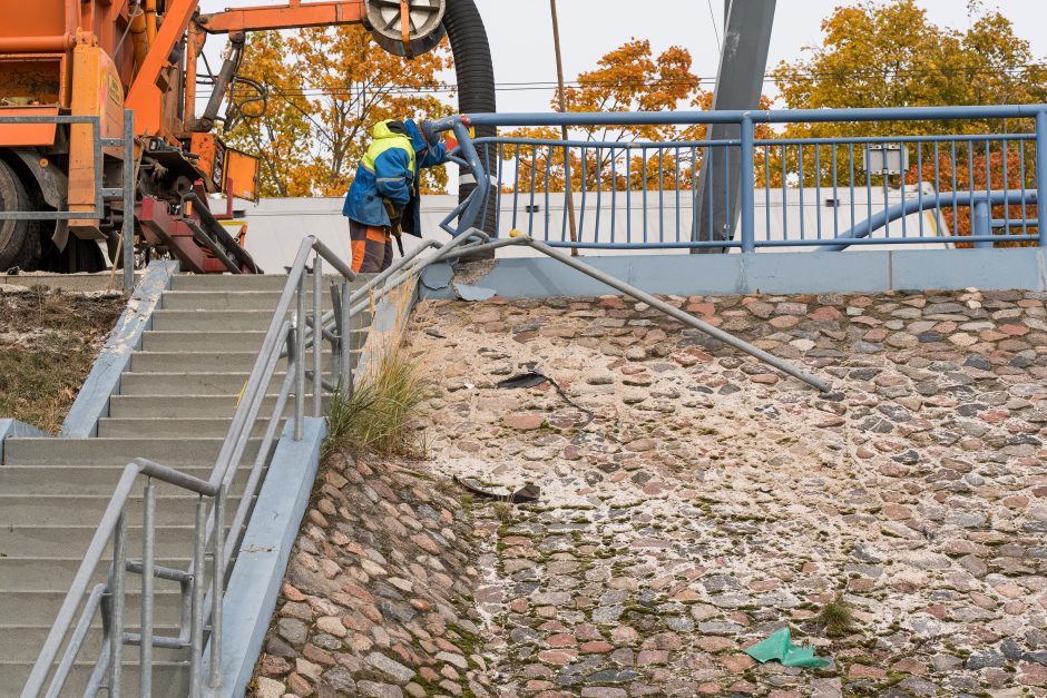 Panemunės tiltą apgriovusi ukrainietė įkalinta naktimis namuose, bet į darbą galės išvykti ir tada