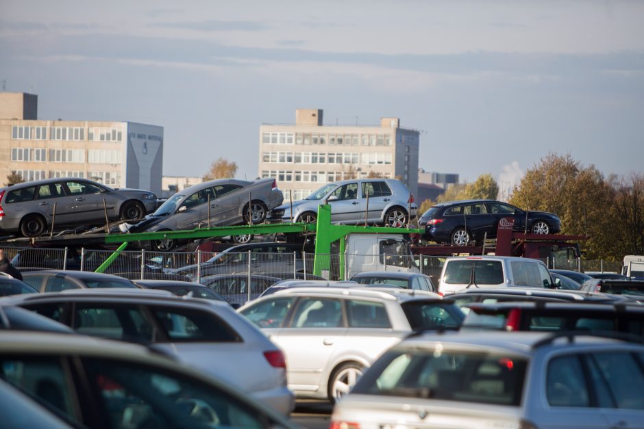 Pareigūnė: nepakliūkite į automobilių pardavėjų pinkles