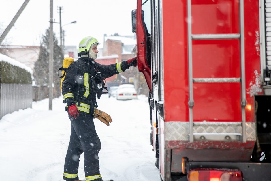 Sujudimas Vilijampolėje: atvykę ugniagesiai rado grėsmingą situaciją