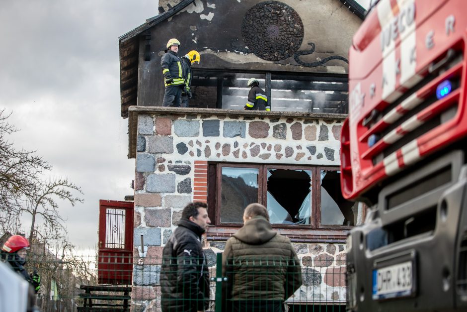 Ringauduose – sprogimas ir didžiulis gaisras: nukentėjo namo šeimininkas