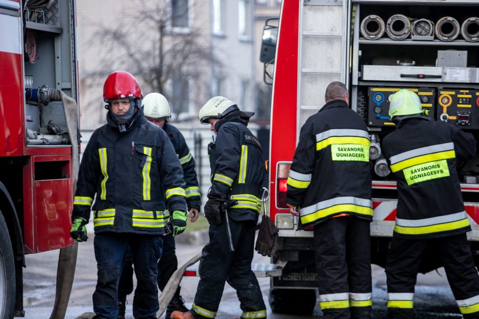 Ringauduose – sprogimas ir didžiulis gaisras: nukentėjo namo šeimininkas