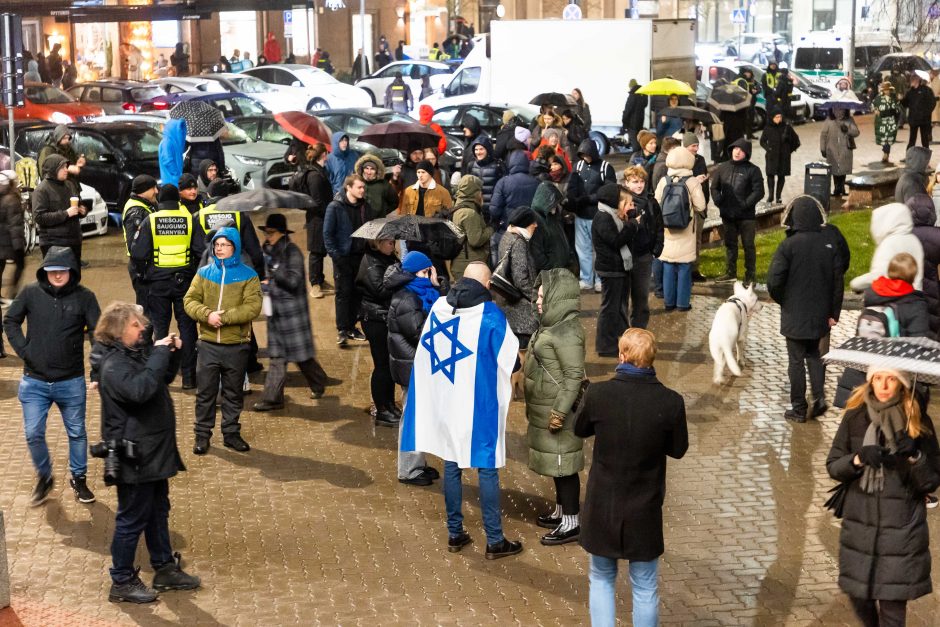 Prie Seimo protestuotojai gėdina socialdemokratus dėl koalicijos su „Nemuno aušra“