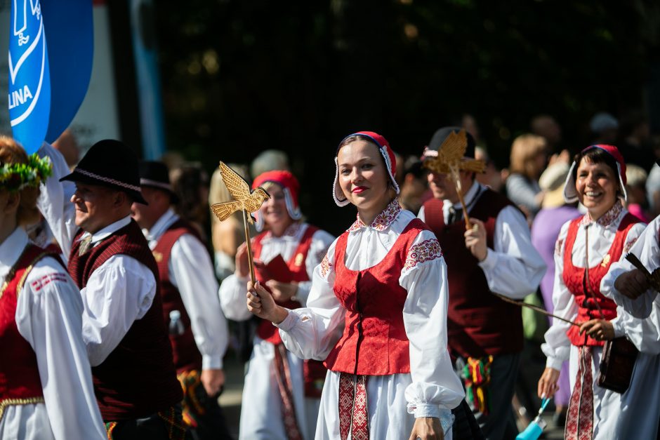 Dešimttūkstantinė Dainų šventės eisena Vilniuje