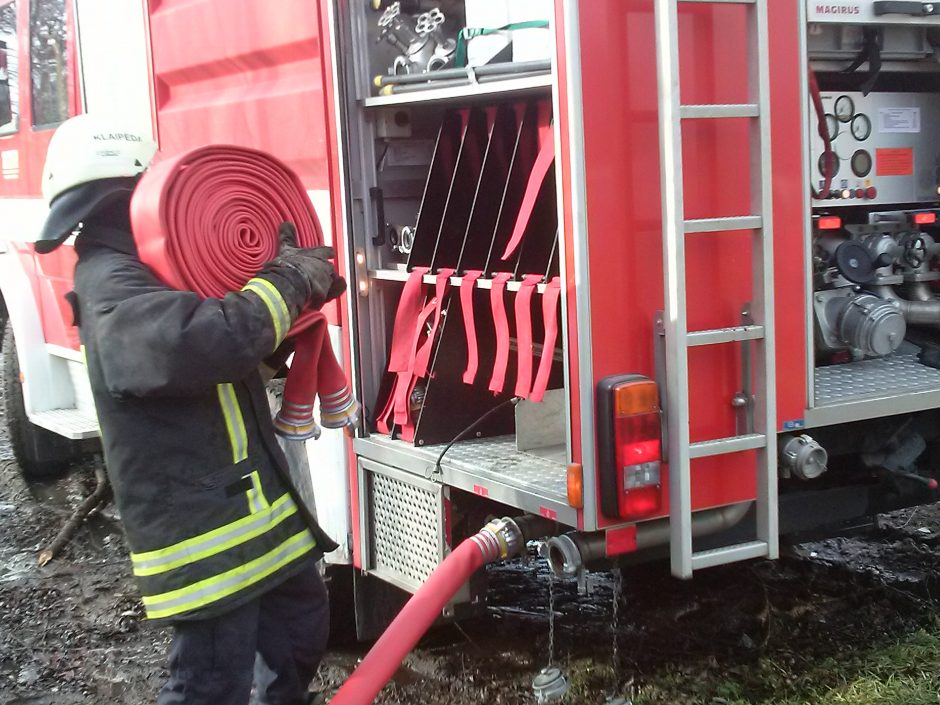 Drevernoje ugnis pasiglemžė gyvenamąjį namą