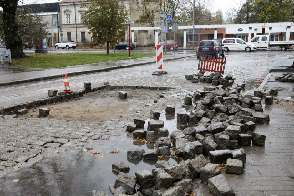 Klaipėdoje išvažinėjo duobes grindiniuose