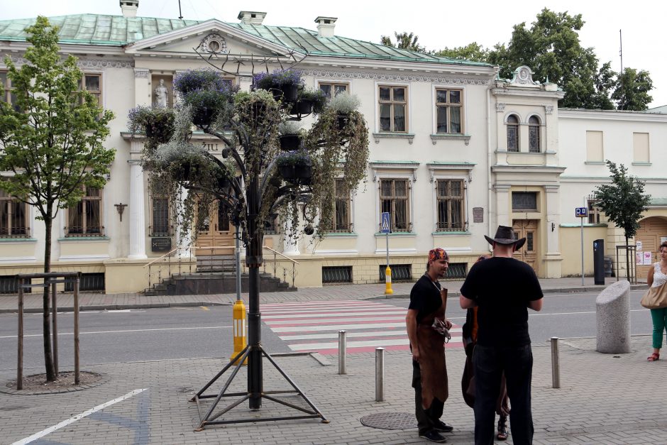 Kalviai pateikė siurprizą valdininkams