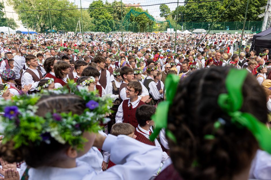 Dainų šventės šokių diena „Amžių tiltais“