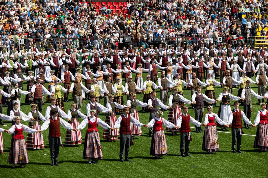 Dainų šventės šokių diena „Amžių tiltais“