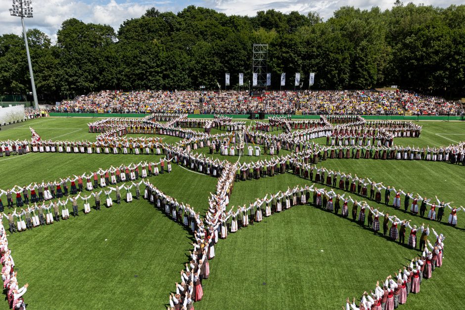 Dainų šventės šokių diena „Amžių tiltais“