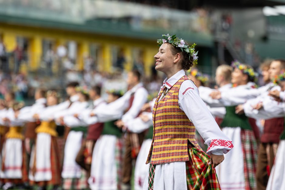 Dainų šventės šokių diena „Amžių tiltais“