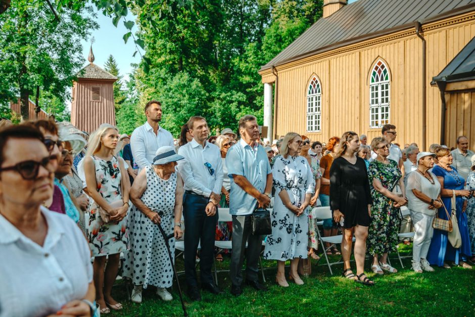 Kunigas R. Doveika Paberžėje: laisvoje šalyje kausto baimė kalbėti