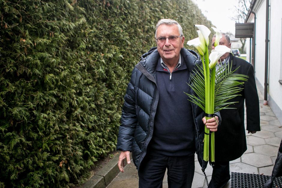 Kaunas atsisveikina su savo poetu: lengvo kelio, Herojau!