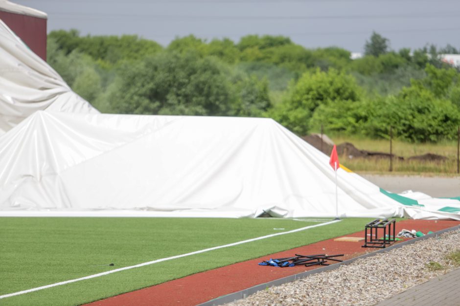 Kaune subliuško futbolo maniežas