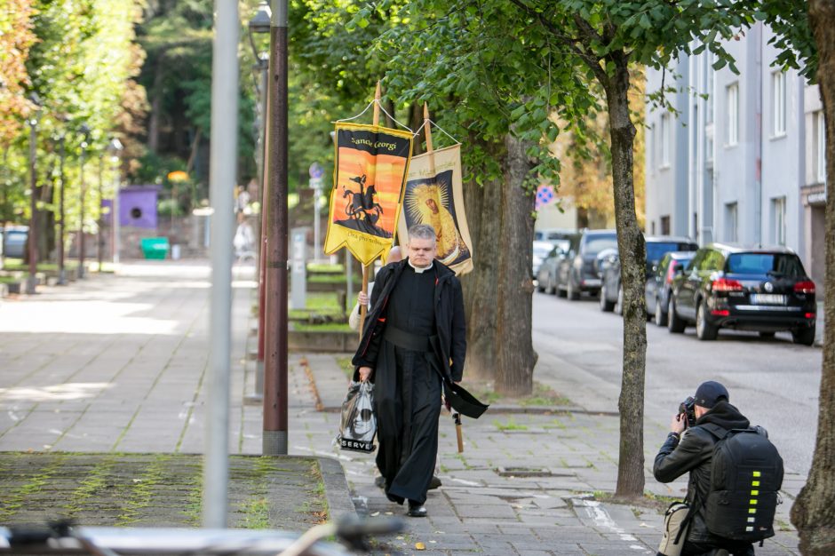 LGBT eisenos įžanga: „viešą nuodėmės demonstravimą“ tikintieji bandė atsverti maldomis 