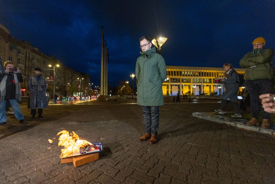 LGBTIQ knygas sudeginęs T. V. Raskevičius: Seimas įvedė cenzūrą