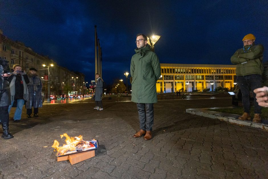 LGBTIQ knygas sudeginęs T. V. Raskevičius: Seimas įvedė cenzūrą