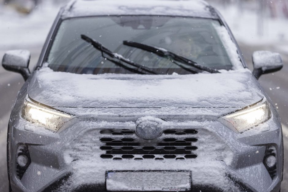 Perspėja: sudėtingesnės eismo sąlygos – Vakarų Lietuvoje