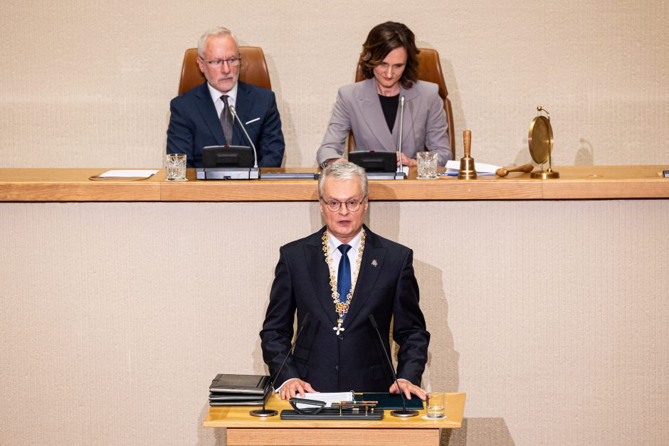 D. Nausėdienė inauguracijoje žavėjo subtilia klasika: pasirinko simbolinį papuošalą  