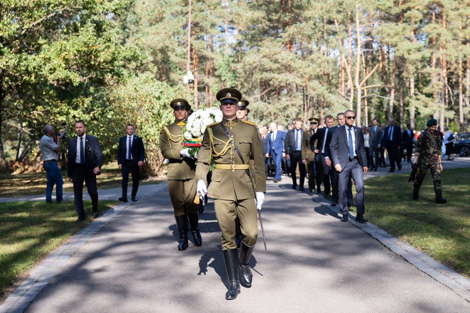 Minint Žydų genocido atminimo dieną – raginimai suvokti antisemitinių idėjų pasekmes 