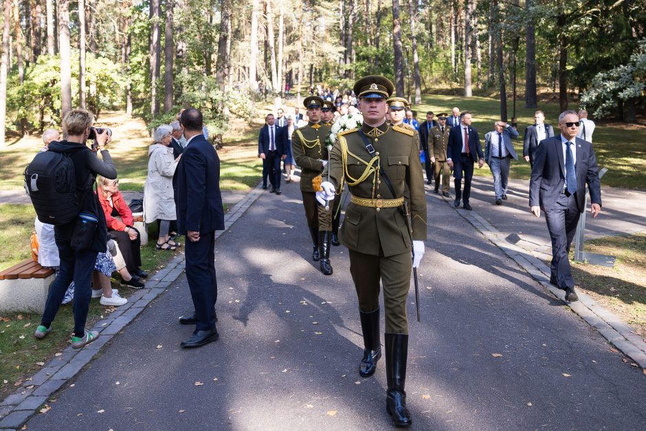 Minint Žydų genocido atminimo dieną – raginimai suvokti antisemitinių idėjų pasekmes 