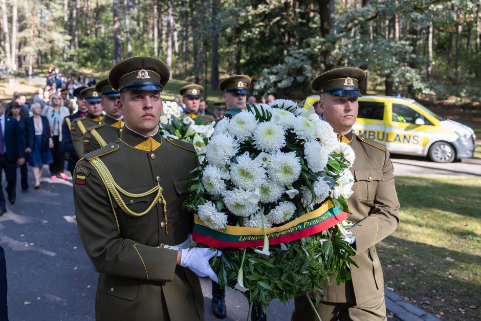 Minint Žydų genocido atminimo dieną – raginimai suvokti antisemitinių idėjų pasekmes 