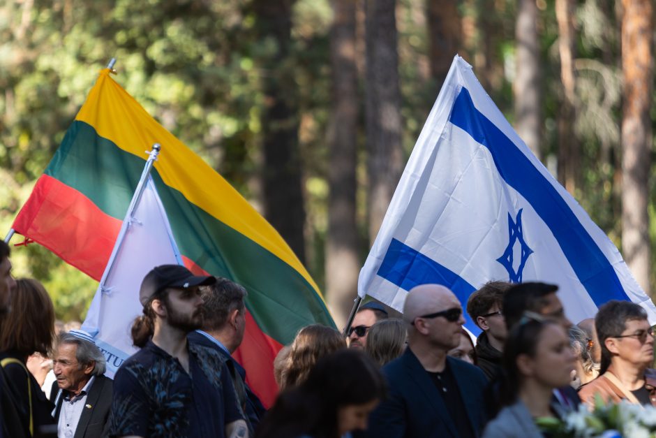 Minint Žydų genocido atminimo dieną – raginimai suvokti antisemitinių idėjų pasekmes 