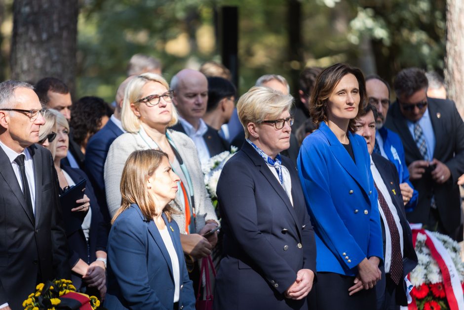 Minint Žydų genocido atminimo dieną – raginimai suvokti antisemitinių idėjų pasekmes 