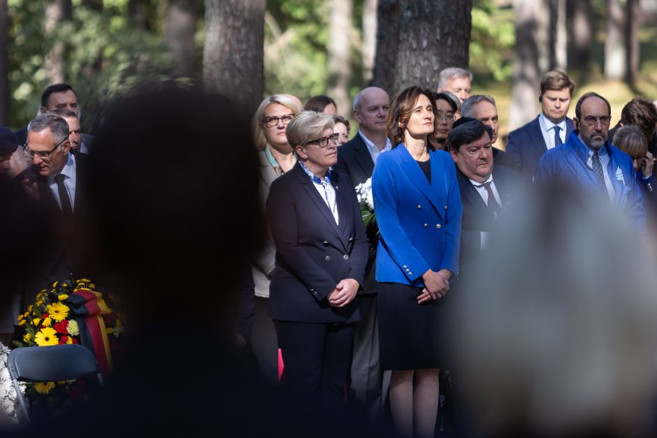 Minint Žydų genocido atminimo dieną – raginimai suvokti antisemitinių idėjų pasekmes 