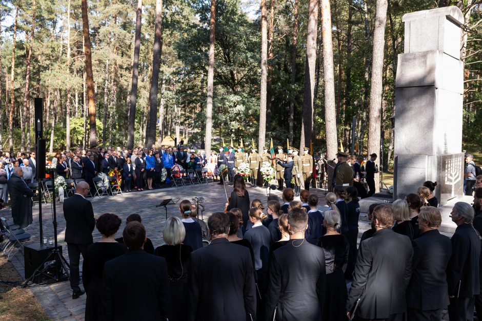 Minint Žydų genocido atminimo dieną – raginimai suvokti antisemitinių idėjų pasekmes 