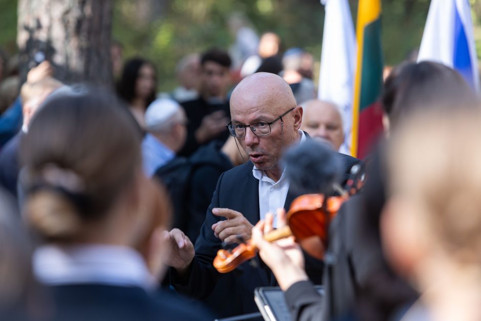 Minint Žydų genocido atminimo dieną – raginimai suvokti antisemitinių idėjų pasekmes 